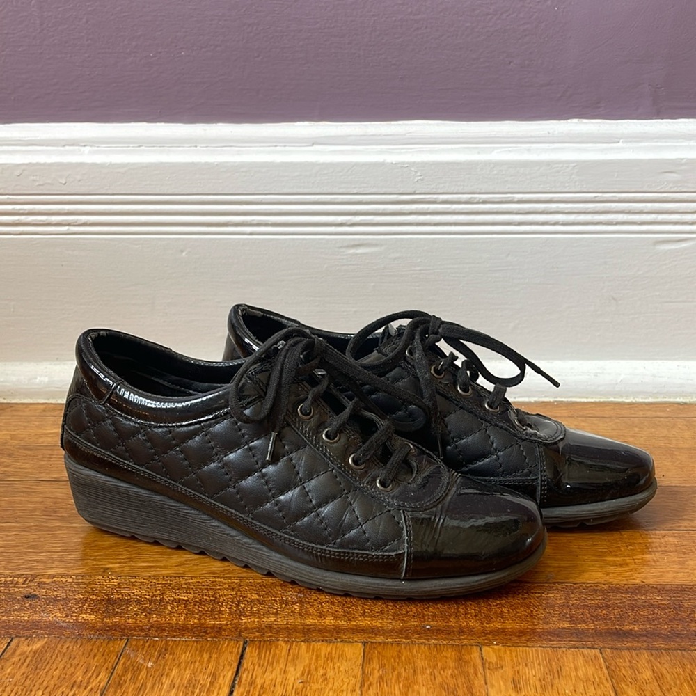 The Flexx size 7.5 wedge heel lace up shoes with quilting